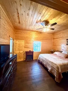 Primary bedroom alternate view