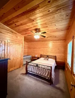 3rd bedroom:  Queen bed, 32" TV, and crib on 2nd floor.